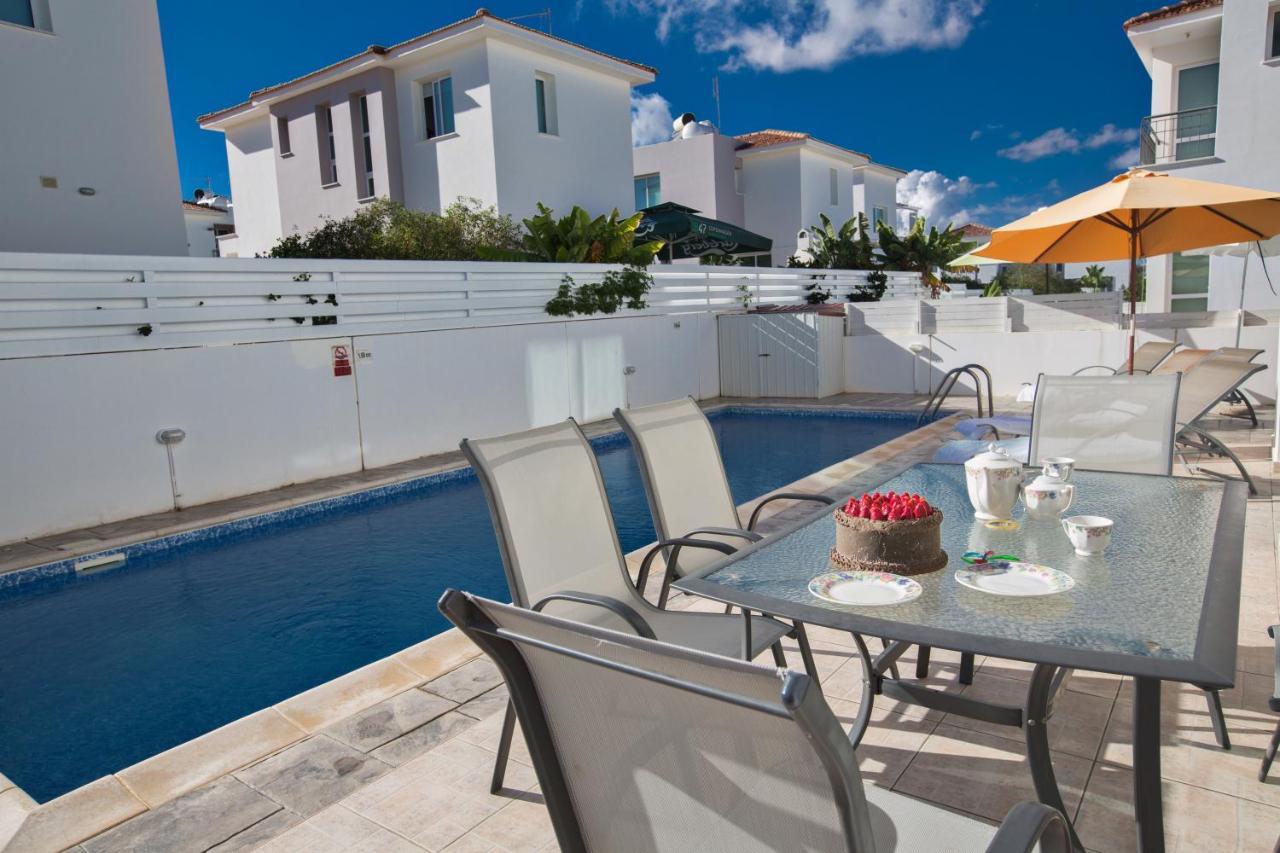 Avra Villas Paralimni Esterno foto